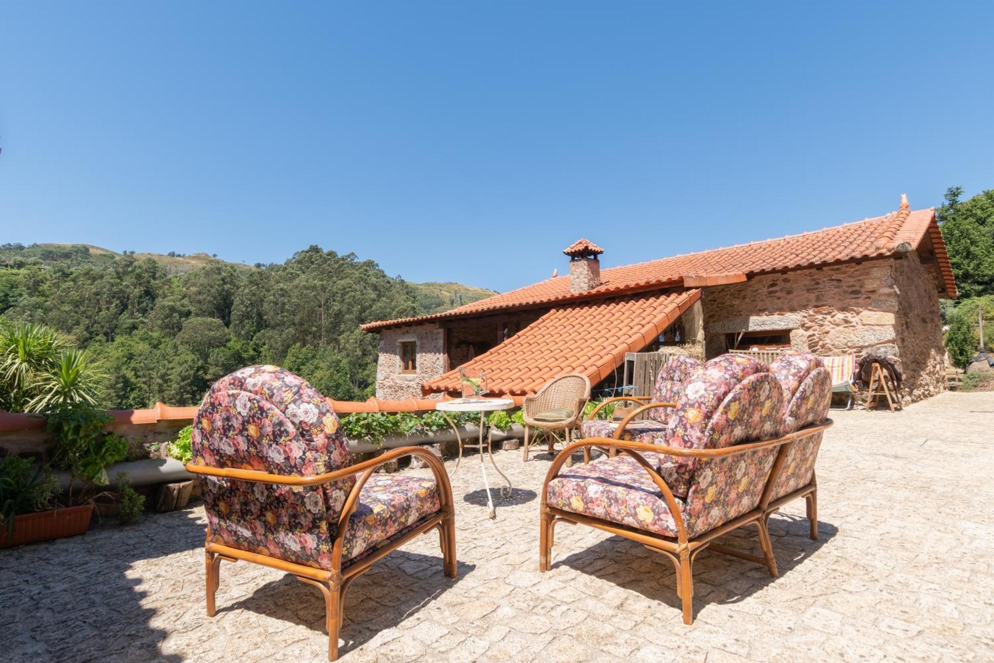 Agrofarm With Animals - Qta Entre Sebes Country house Cabeceiras de Basto